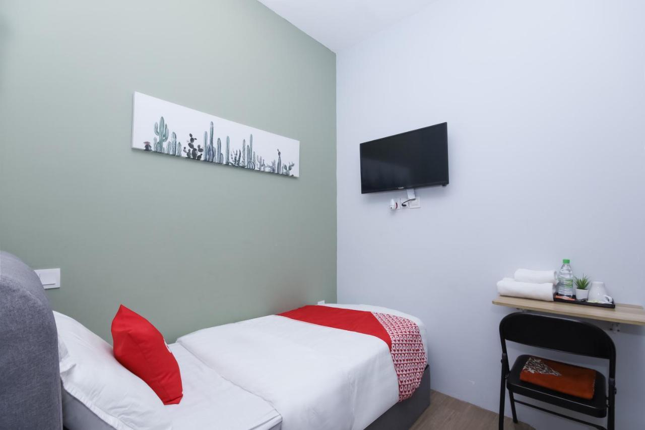 Oyo 90399 Green Home Hotel Syariah Сепанг Екстериор снимка